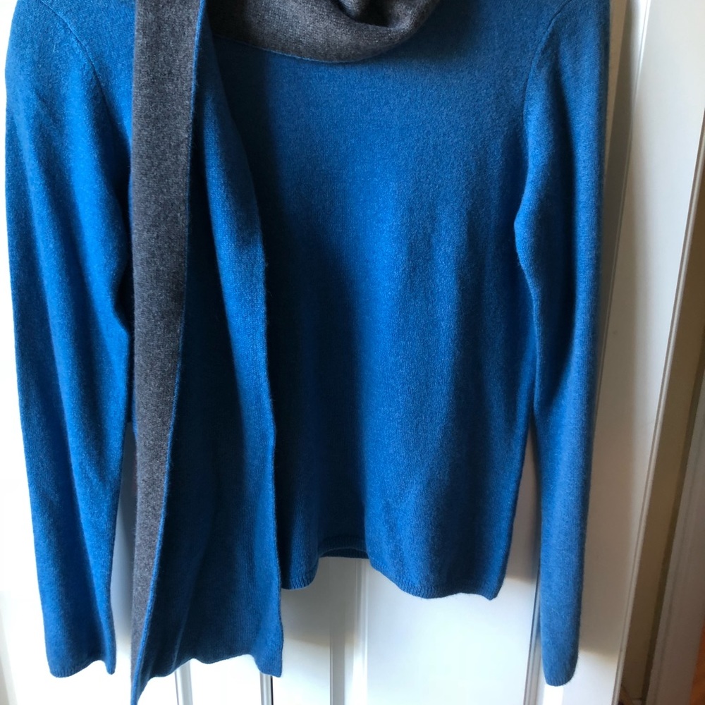Lovely Kinross cashmere sweater. NWOT